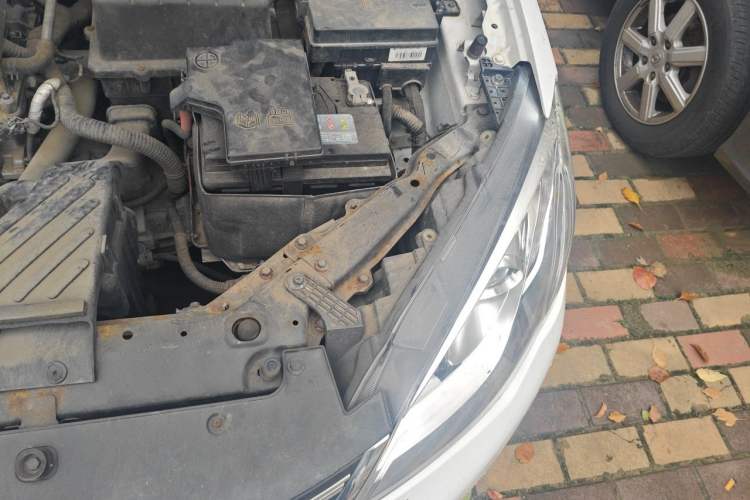 Used Roewe 360 2015 1.5L Manual Luxury Edition Engine Bay Left