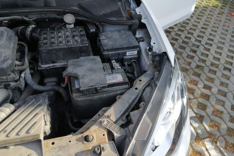 Used Roewe 360 2015 1.5L Automatic Luxury Edition Engine Bay Left