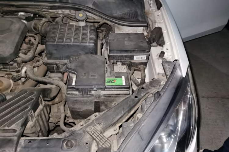 Used Roewe 360 2015 1.5L Manual Luxury Edition Engine Bay Left