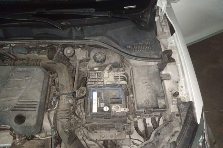 Used Roewe 360 2015 20T TST Deluxe Edition Engine Bay Left