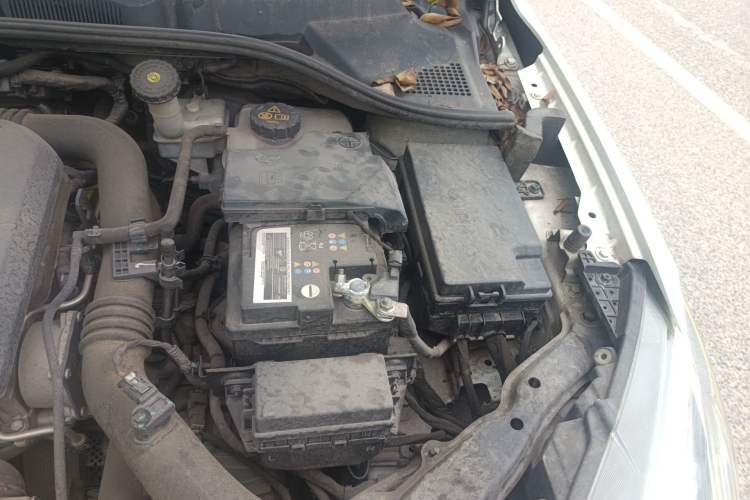 Used Roewe 360 2015 20T TST Deluxe Edition Engine Bay Left