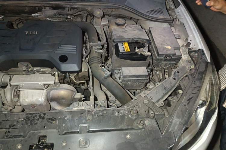 Used Roewe 360 2015 20T TST Deluxe Edition Engine Bay Left