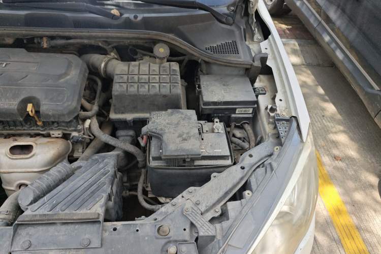 Used Roewe 360 2015 1.5L Manual Luxury Edition Engine Bay Left