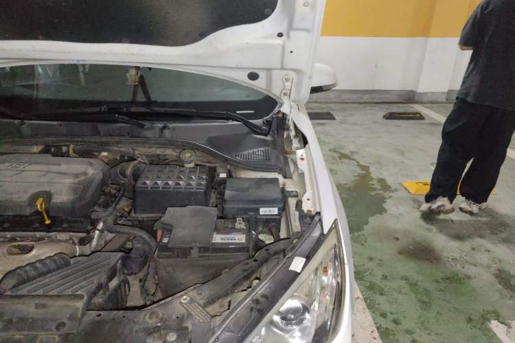 Used Roewe 360 2015 1.5L Automatic Luxury Edition Engine Bay Left