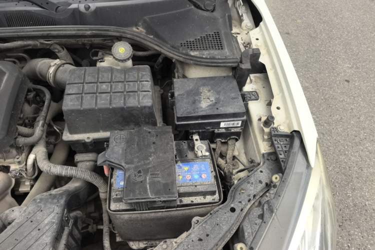 Used Roewe 360 2015 1.5L Manual Luxury Edition Engine Bay Left