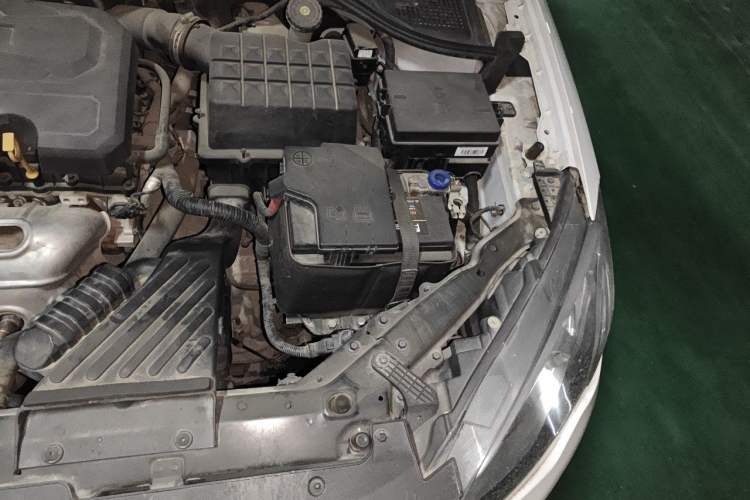 Used Roewe 360 2015 1.5L Automatic Luxury Edition Engine Bay Left