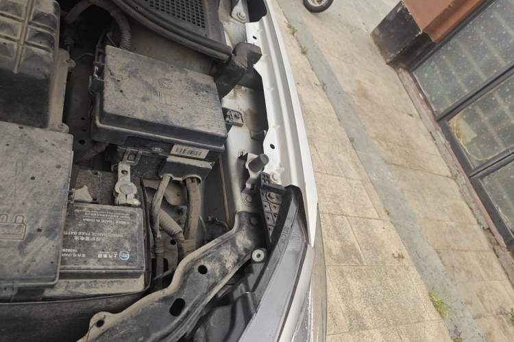 Used Roewe 360 2015 1.5L Manual Luxury Edition Engine Bay Left