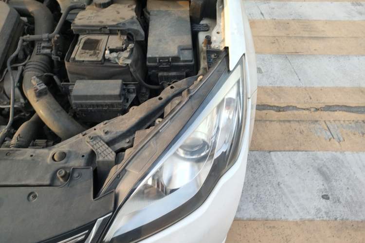 Used Roewe 360 2015 20T TST Deluxe Edition Engine Bay Left