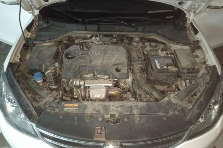 Used Roewe 360 2015 20T TST Deluxe Edition Engine Bay