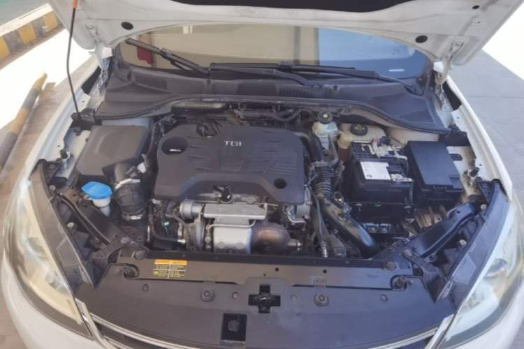 Used Roewe 360 2015 20T TST Deluxe Edition Engine Bay