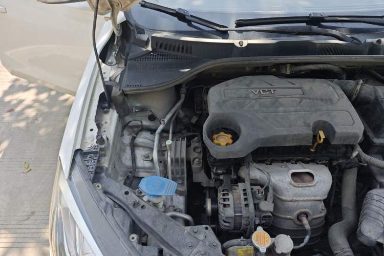 Used Roewe 360 2015 1.5L Manual Luxury Edition Engine Bay Right