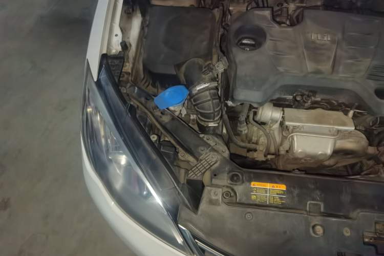 Used Roewe 360 2015 20T TST Deluxe Edition Engine Bay Right