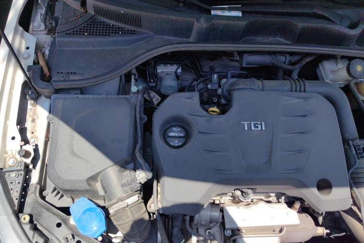 Used Roewe 360 2015 20T TST Deluxe Edition Engine Bay Right