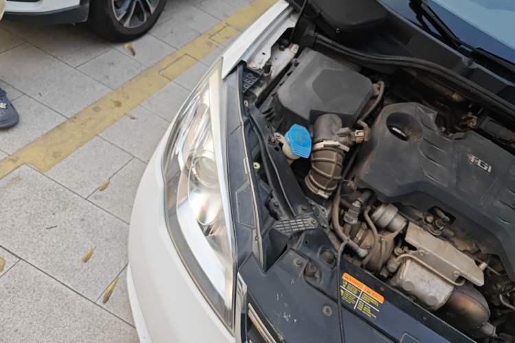 Used Roewe 360 2015 20T TST Deluxe Edition Engine Bay Right