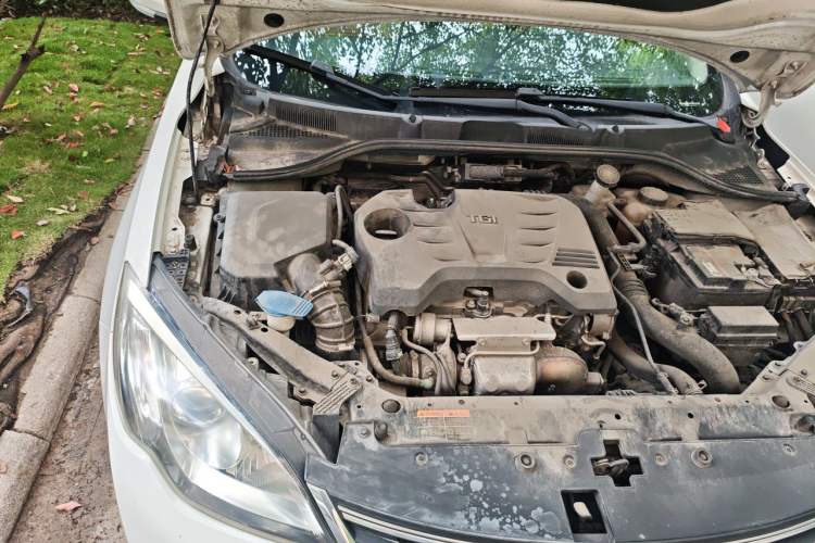 Used Roewe 360 2015 20T TST Deluxe Edition Engine Bay Right