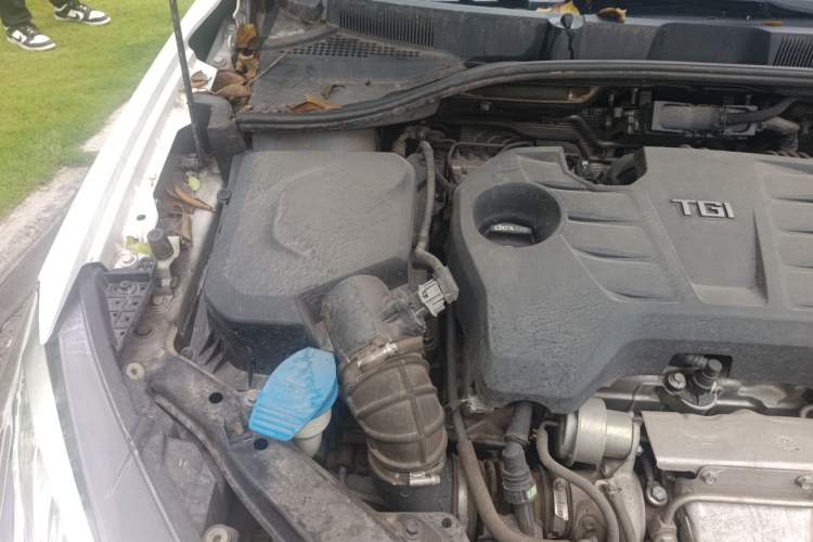 Used Roewe 360 2015 20T TST Deluxe Edition Engine Bay Right