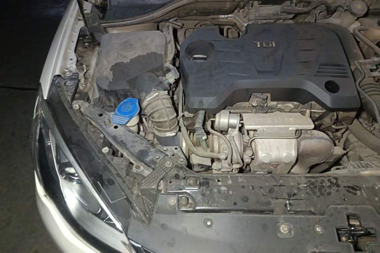 Used Roewe 360 2015 20T TST Deluxe Edition Engine Bay Right