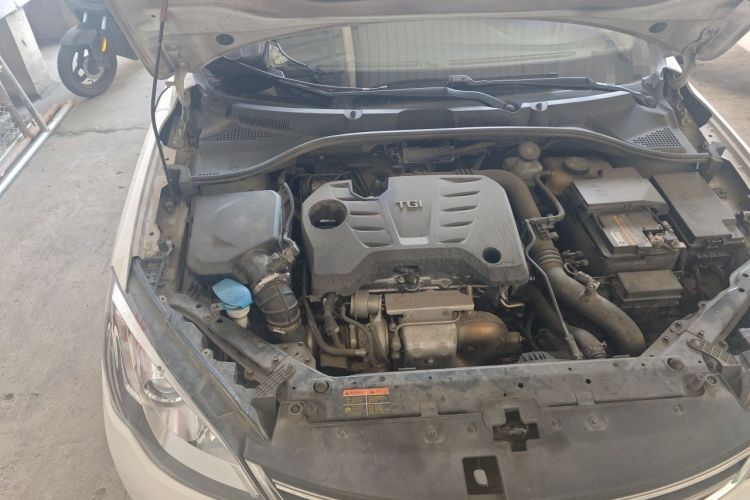 Used Roewe 360 2015 20T TST Deluxe Edition Engine Bay Right