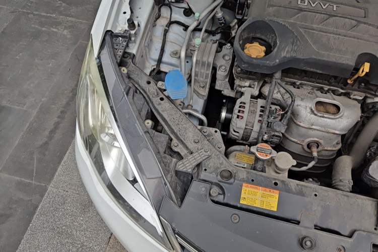 Used Roewe 360 2015 1.5L Manual Luxury Edition Engine Bay Right
