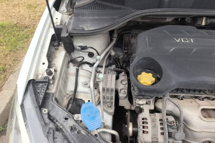 Used Roewe 360 2015 1.5L Manual Luxury Edition Engine Bay Right