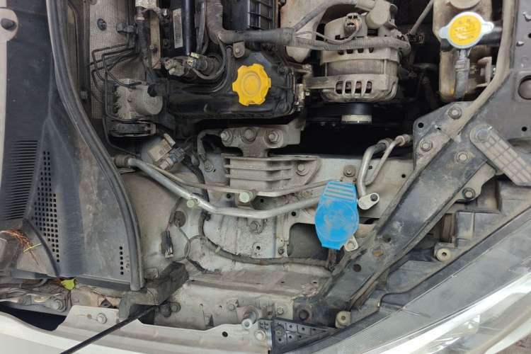 Used Roewe 360 2015 1.5L Automatic Luxury Edition Engine Bay Right