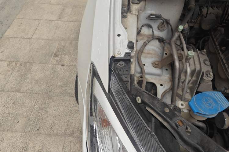 Used Roewe 360 2015 1.5L Manual Luxury Edition Engine Bay Right