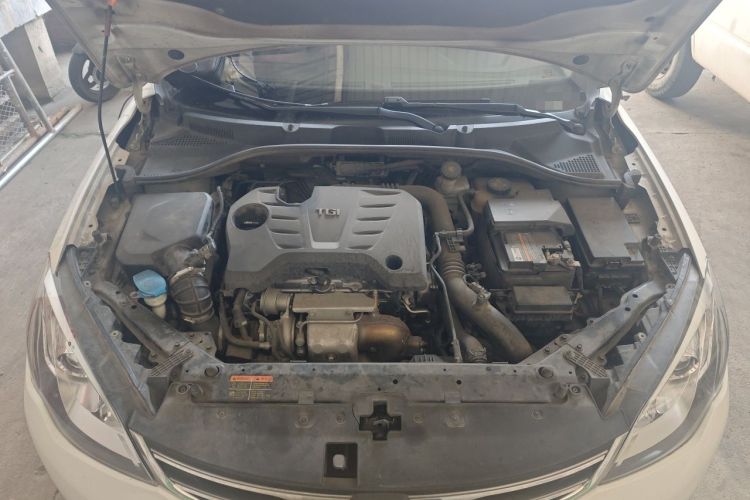 Used Roewe 360 2015 20T TST Deluxe Edition Engine Bay