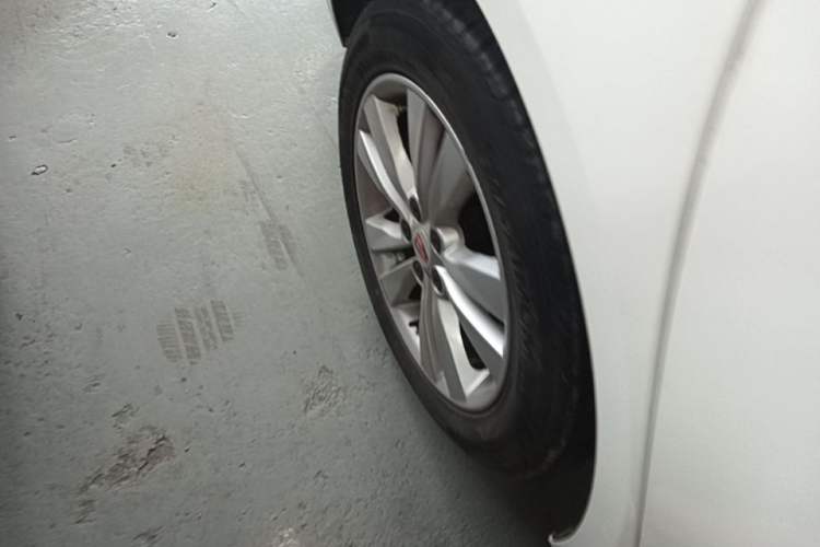 Used Roewe 360 2015 1.5L Manual Luxury Edition Exterior 2