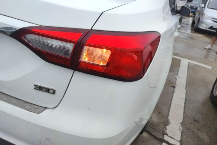 Used Roewe 360 2015 1.5L Automatic Luxury Edition Exterior 3