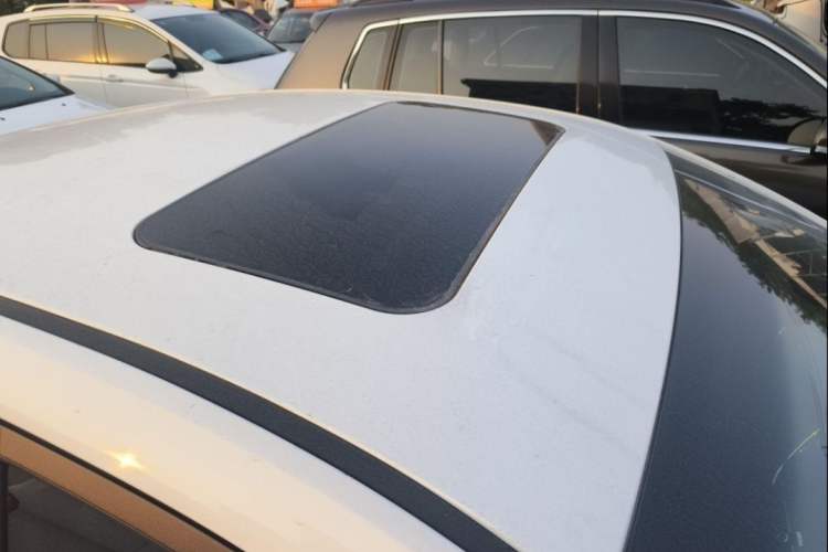 Used Roewe 360 2015 1.5L Automatic Luxury Edition Exterior 5