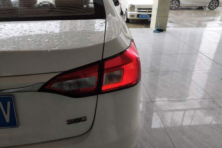 Used Roewe 360 2015 1.5L Automatic Luxury Edition Exterior 6
