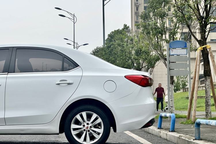 Used Roewe 360 2015 1.5L Manual Luxury Edition Exterior 9