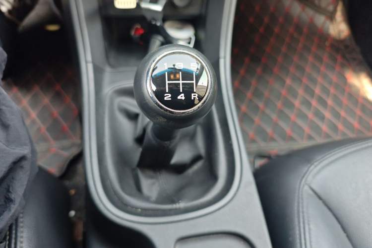 Used Roewe 360 2015 1.5L Manual Luxury Edition Gear Lever