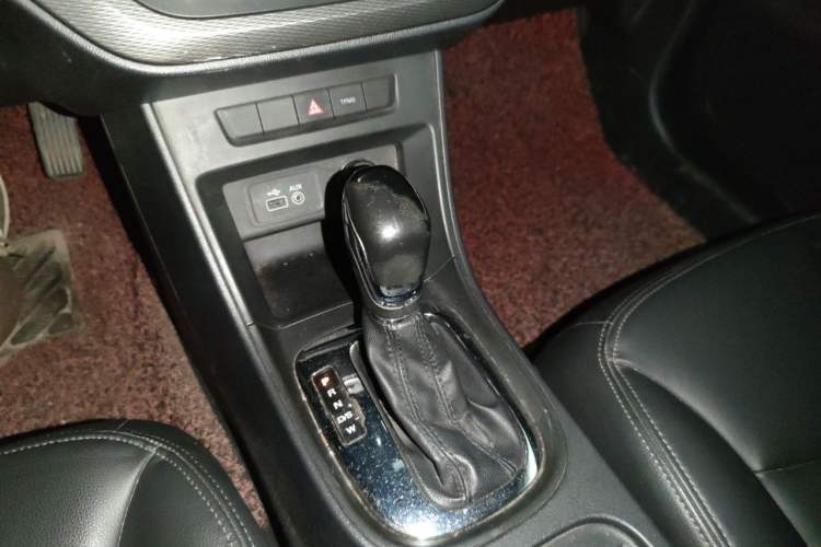 Used Roewe 360 2015 1.5L Automatic Luxury Edition Gear Lever