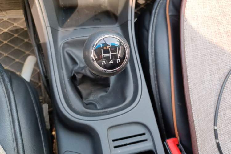 Used Roewe 360 2015 1.5L Manual Luxury Edition Gear Lever