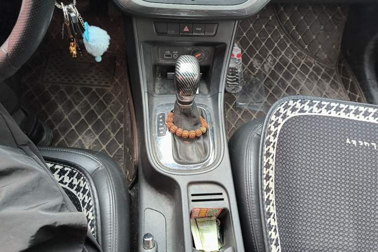 Used Roewe 360 2015 1.5L Automatic Luxury Edition Gear Lever