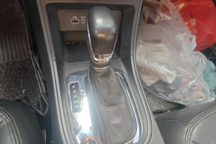 Used Roewe 360 2015 20T TST Deluxe Edition Gear Lever