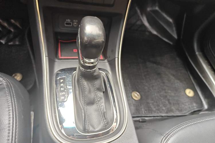 Used Roewe 360 2015 1.5L Automatic Luxury Edition Gear Lever