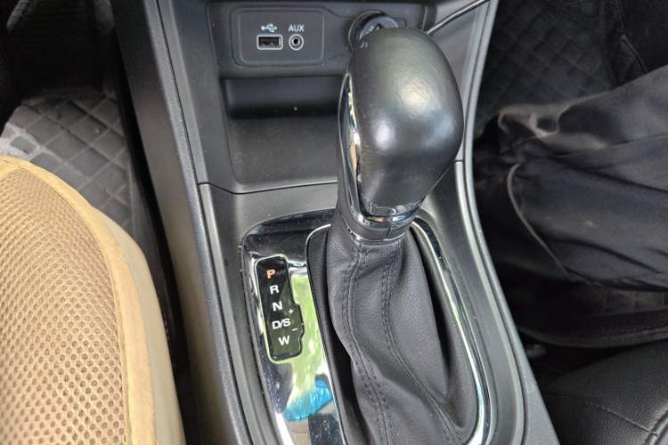 Used Roewe 360 2015 1.5L Automatic Luxury Edition Gear Lever