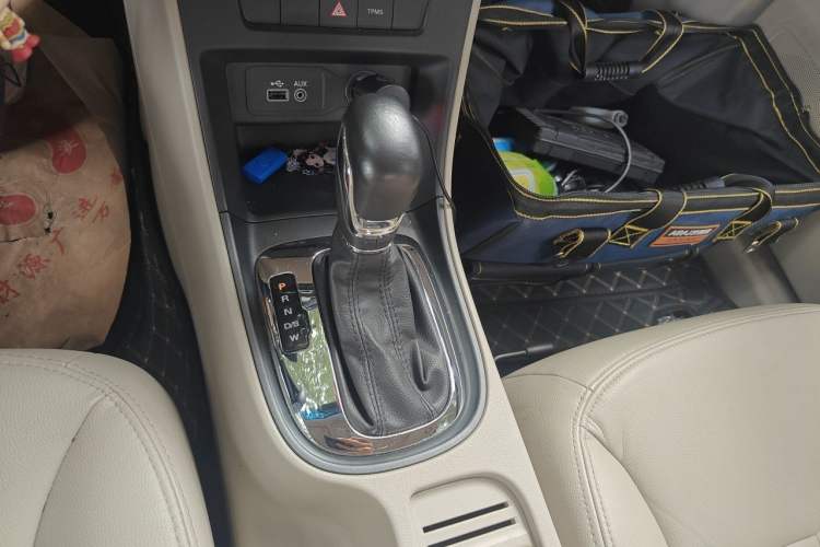 Used Roewe 360 2015 1.5L Automatic Luxury Edition Gear Lever