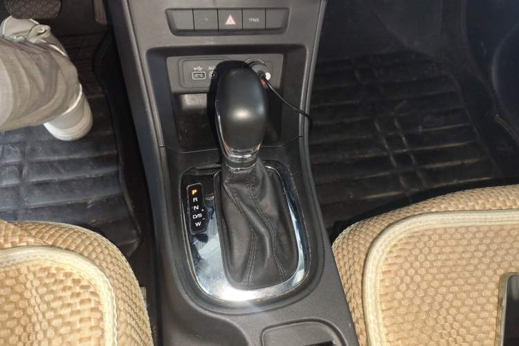 Used Roewe 360 2015 1.5L Automatic Luxury Edition Gear Lever