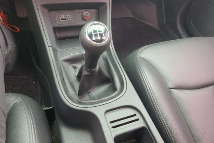Used Roewe 360 2015 1.5L Manual Luxury Edition Gear Lever