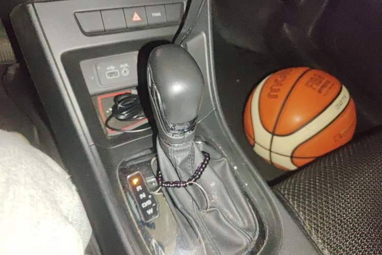 Used Roewe 360 2015 1.5L Automatic Luxury Edition Gear Lever