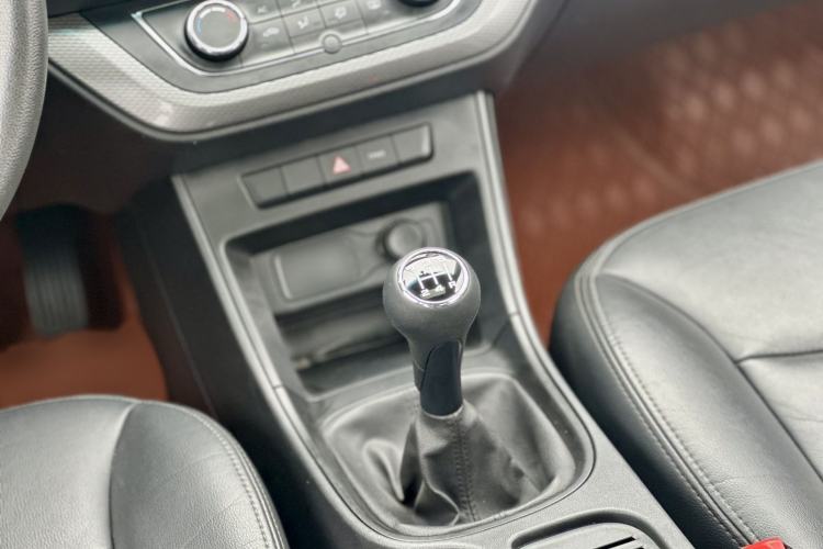 Used Roewe 360 2015 1.5L Manual Luxury Edition Gear Lever