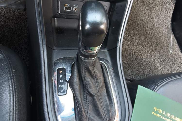 Used Roewe 360 2015 20T TST Deluxe Edition Gear Lever