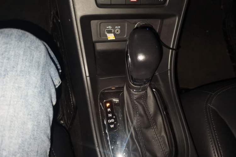 Used Roewe 360 2015 20T TST Deluxe Edition Gear Lever