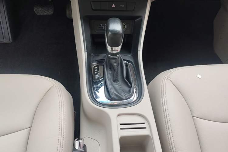 Used Roewe 360 2015 1.5L Automatic Luxury Edition Gear Lever