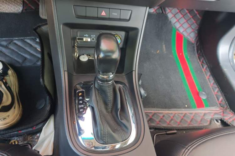 Used Roewe 360 2015 1.5L Automatic Luxury Edition Gear Lever