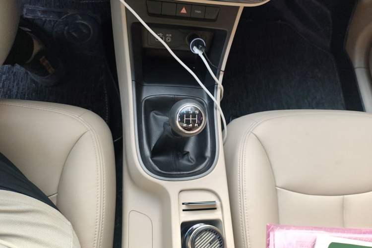 Used Roewe 360 2015 1.5L Manual Luxury Edition Gear Lever