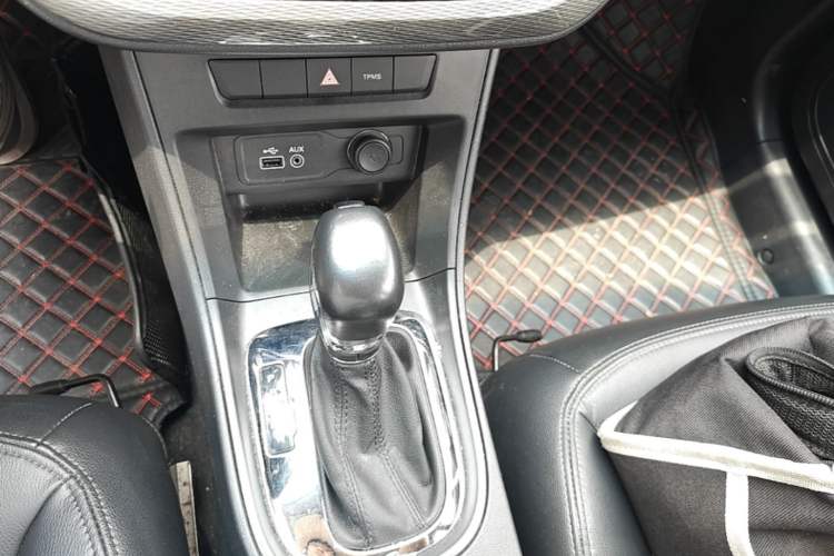 Used Roewe 360 2015 1.5L Automatic Luxury Edition Gear Lever